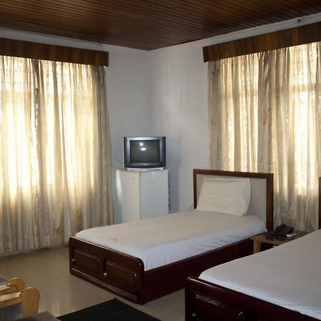 Madina East Legon Guest Lodge מראה חיצוני תמונה