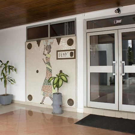 Madina East Legon Guest Lodge מראה חיצוני תמונה