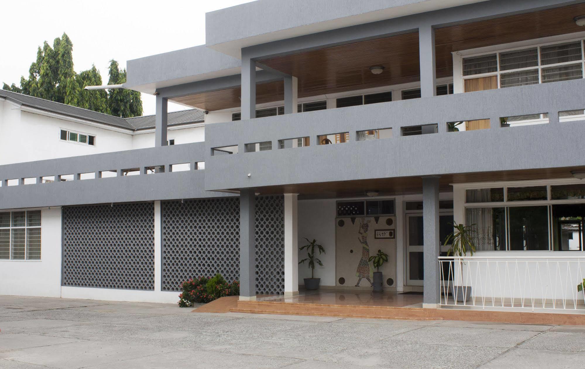 Madina East Legon Guest Lodge מראה חיצוני תמונה