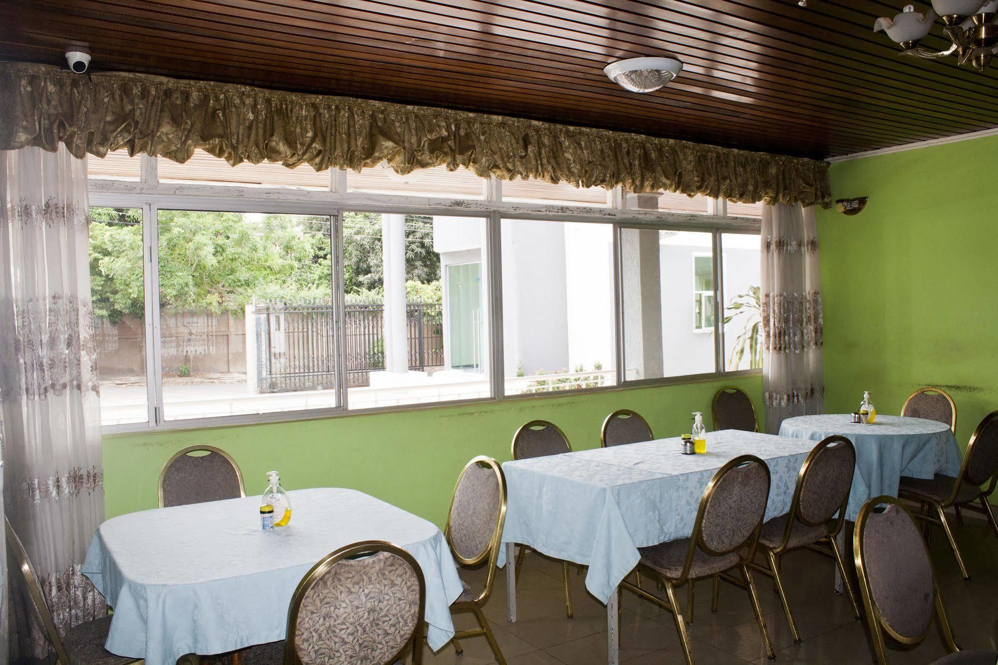 Madina East Legon Guest Lodge מראה חיצוני תמונה