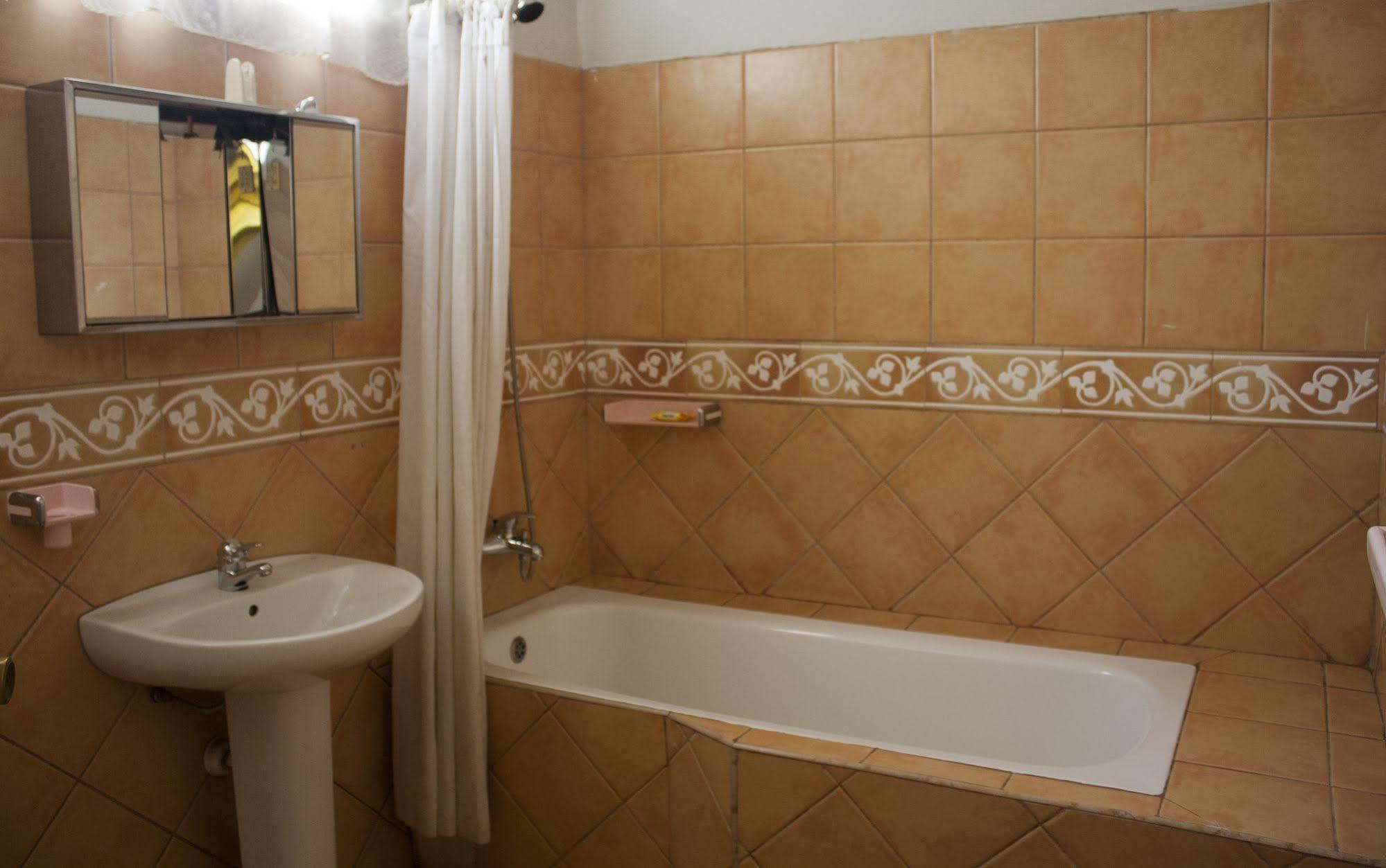 Madina East Legon Guest Lodge מראה חיצוני תמונה