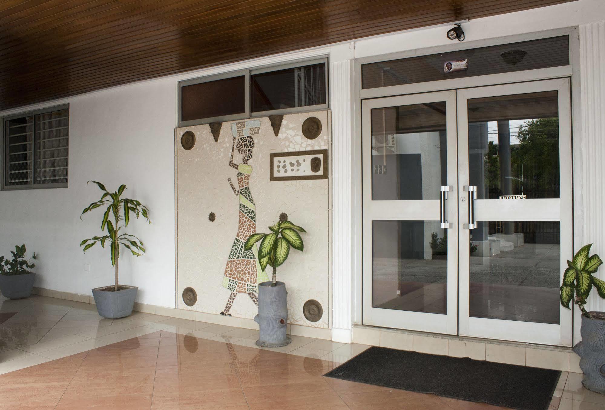 Madina East Legon Guest Lodge מראה חיצוני תמונה
