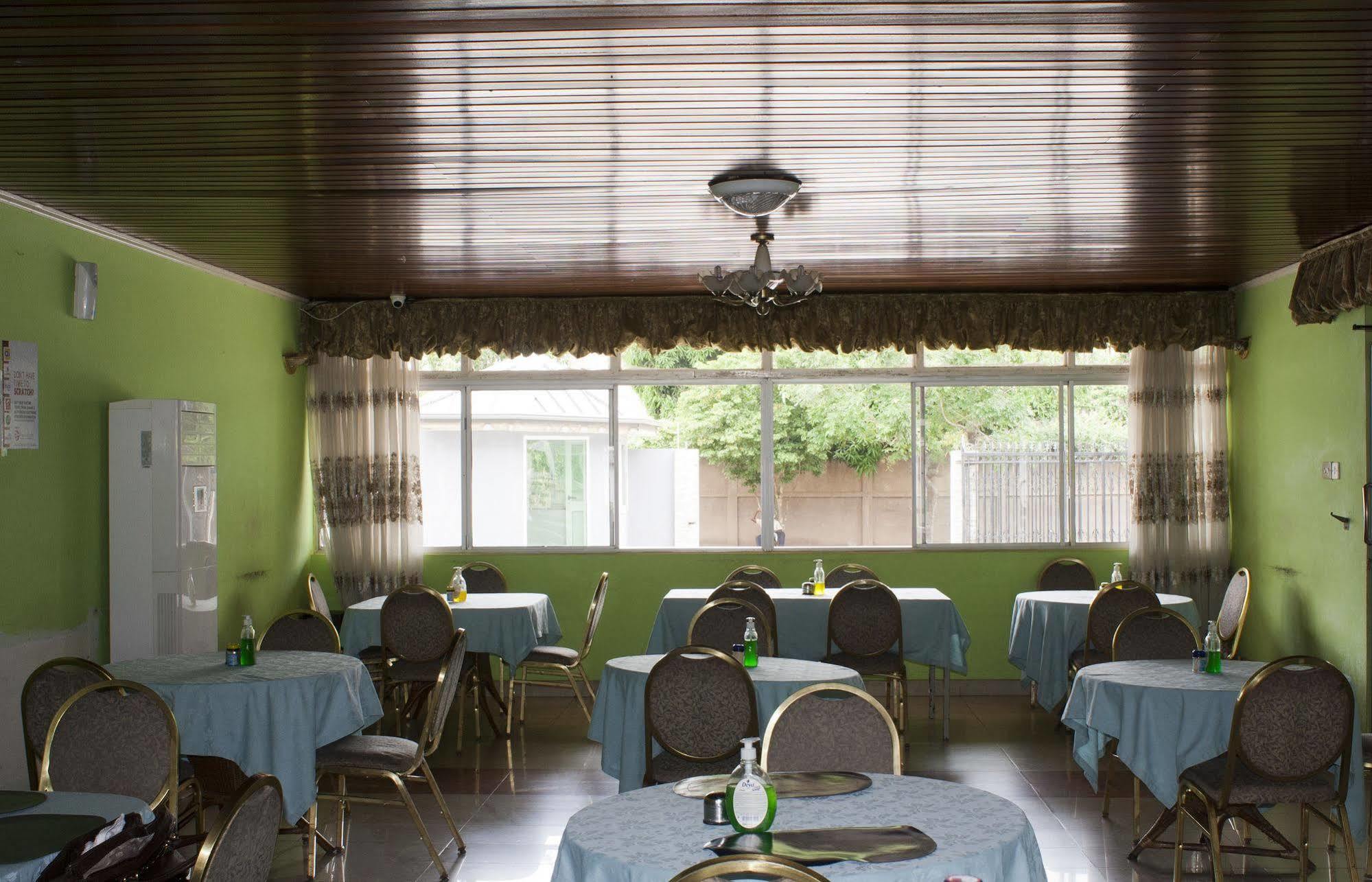 Madina East Legon Guest Lodge מראה חיצוני תמונה